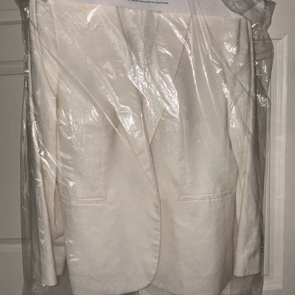 Crisp White Linen-blend Blazer - Picture 2 of 4